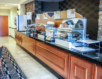 Hotel *hawthorn Suites*