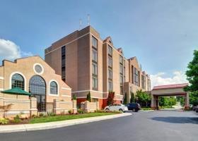 Hotel *hawthorn Suites*