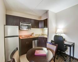 Hotel *hawthorn Suites*