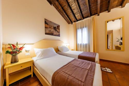 Ca' Bianca Hotel Corte Del Naviglio