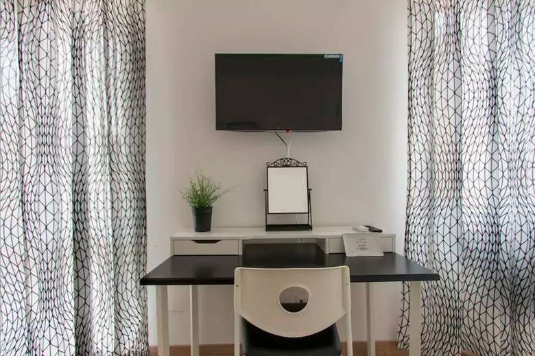 Hostal Via Colombo Holiday Rooms