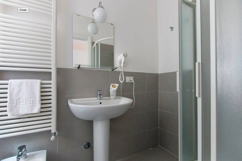 Hostal Via Colombo Holiday Rooms