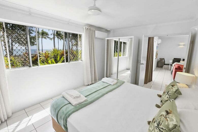Hotel Agincourt Beachfront Apartments