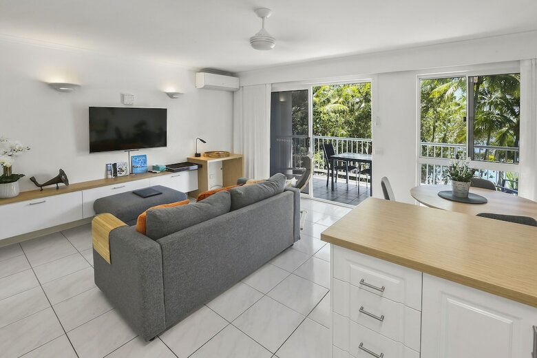 Hotel Agincourt Beachfront Apartments