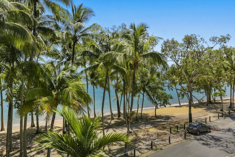 Hotel Agincourt Beachfront Apartments