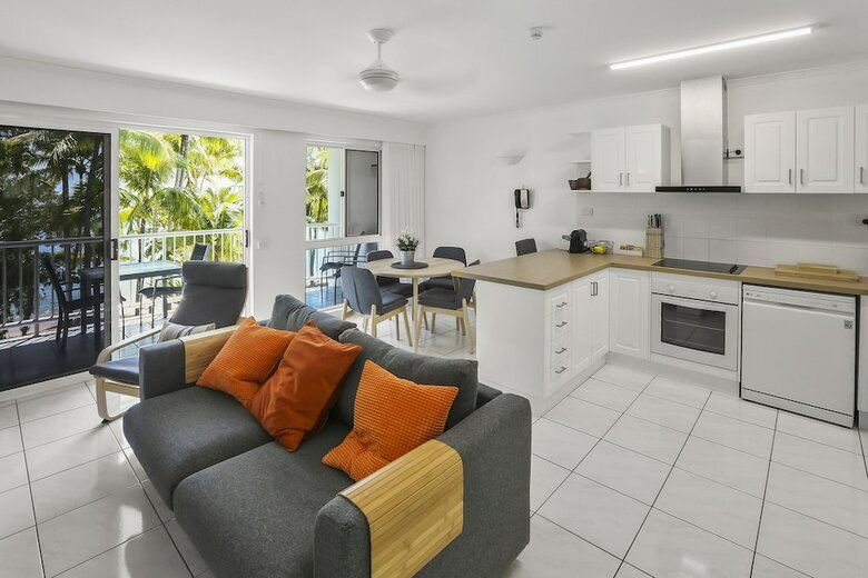 Hotel Agincourt Beachfront Apartments