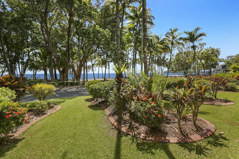 Hotel Agincourt Beachfront Apartments