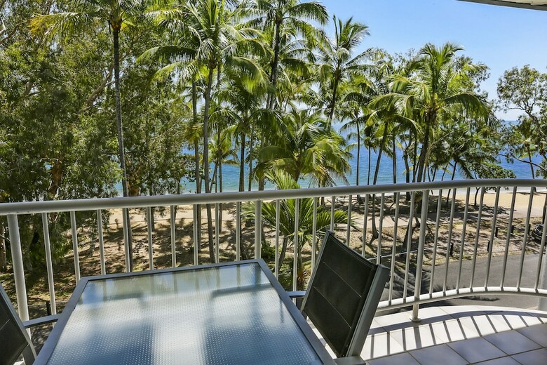 Hotel Agincourt Beachfront Apartments