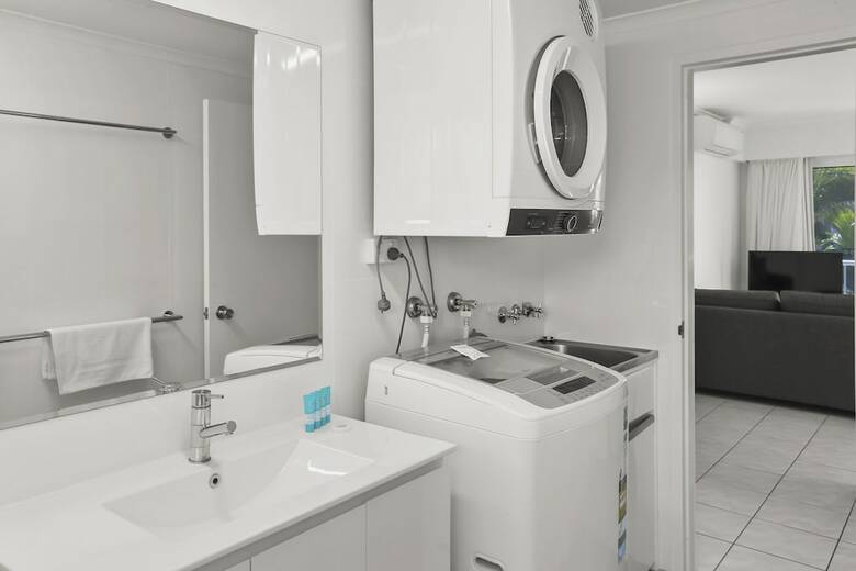 Hotel Agincourt Beachfront Apartments