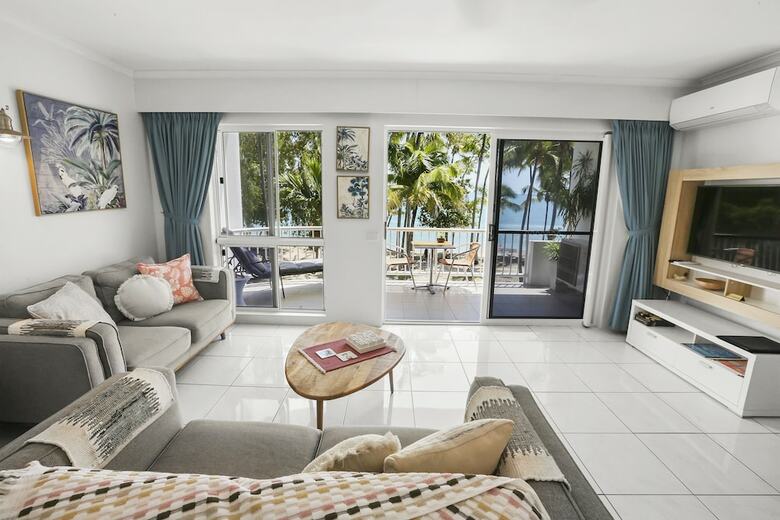 Hotel Agincourt Beachfront Apartments