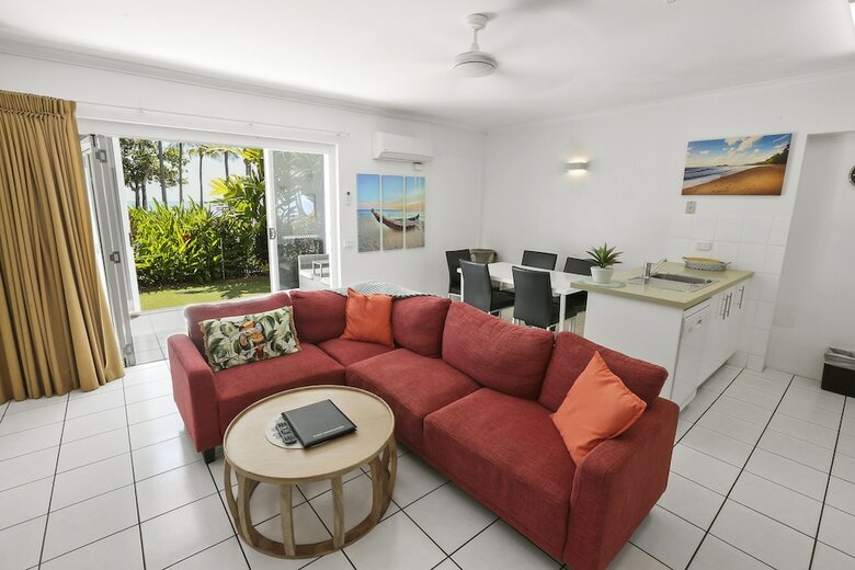 Hotel Agincourt Beachfront Apartments