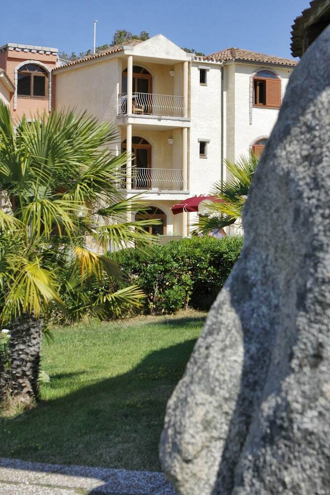 Hotel Club Esse Posada Beach Resort
