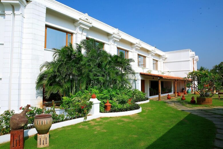 Hotel Chariot Beach Resort