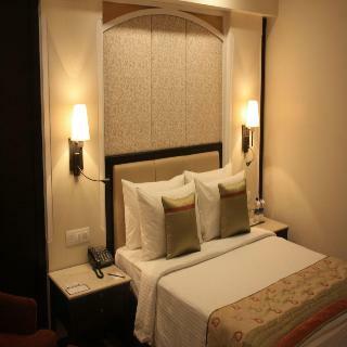 Hotel La Place Sarovar Portico
