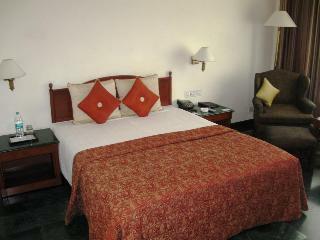 Hotel La Place Sarovar Portico