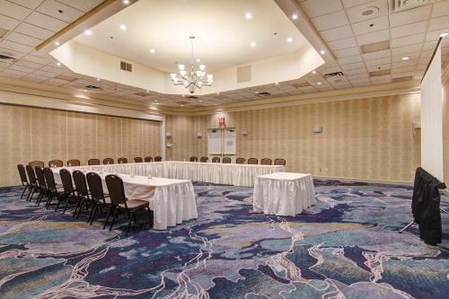 Hotel Holiday Inn Oakville Centre