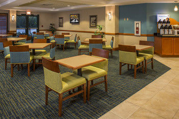 Hotel Wingate Inn & Suites