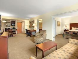 Hotel Wingate Inn & Suites