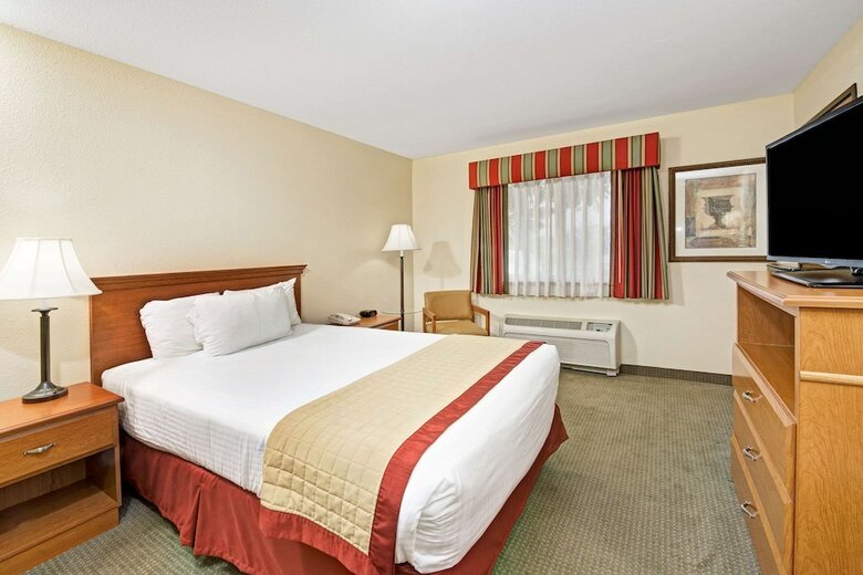 Hotel Baymont Inn And Suites Indianapolis