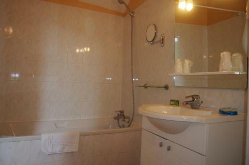 Hotel H�tel Restaurant Le Pradinas