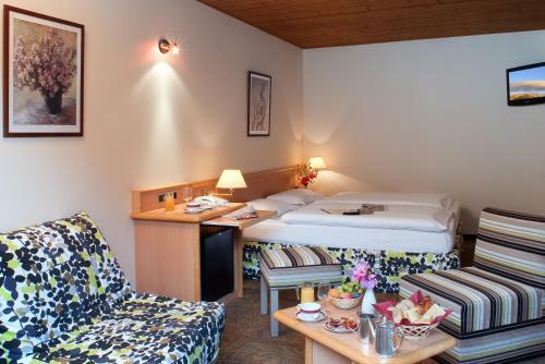 Hotel Logis Hostellerie Motel Au Bois Le Sire