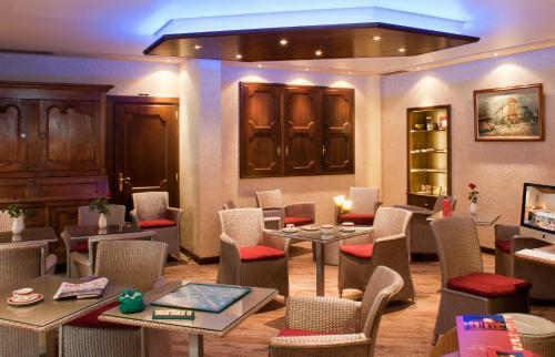 Hotel Logis Hostellerie Motel Au Bois Le Sire