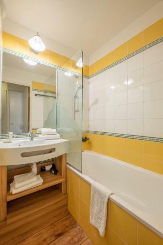 Hotel P.v. Les Sentiers Du Tueda