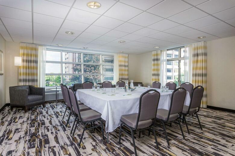 Hotel Doubletree Club Buffalo Downtown