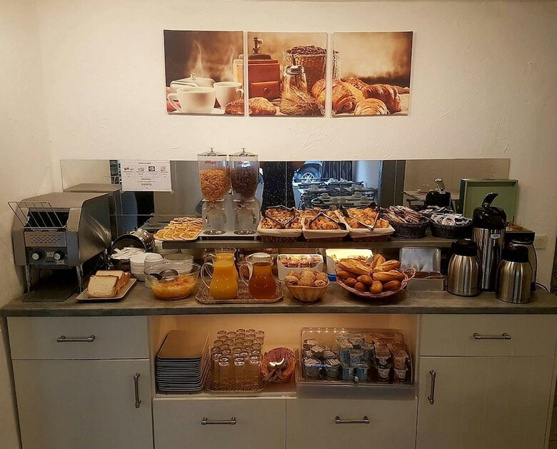 Hotel Les Palmiers En Camargue