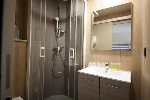 Brit Hotel Essentiel Arverne - Clermont-ferrand Sud
