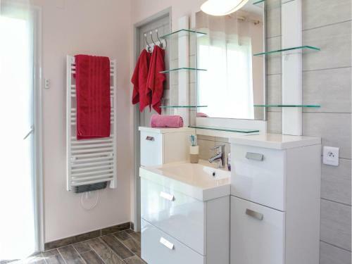 Three-bedroom Holiday Home In Mazan