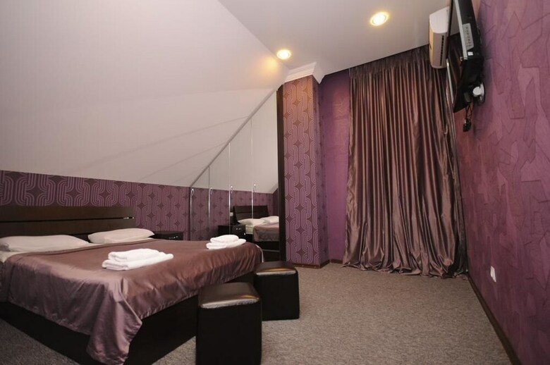 Hotel 7 Rooms