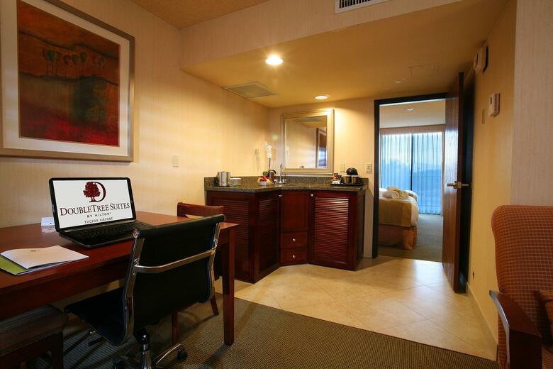 Hotel Doubletree Suites By Hilton Tucson Airport