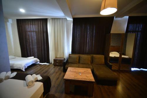 Hotel Holiday House Batumi