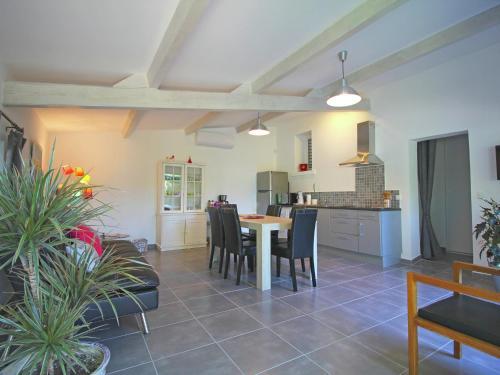 Holiday Home Les Platanes