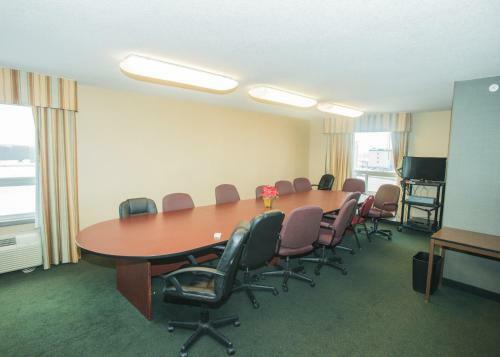 Hotel Lakeview Inns & Suites - Fort Saskatchewan