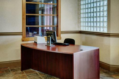 Hotel Lakeview Inns & Suites - Fort Saskatchewan