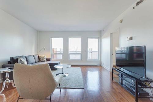 Palais-des-congr�s Furnished Apartments