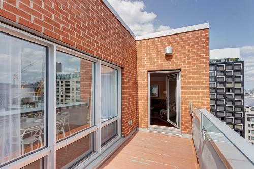 Palais-des-congr�s Furnished Apartments
