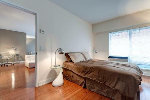Palais-des-congr�s Furnished Apartments