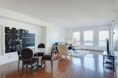 Palais-des-congr�s Furnished Apartments