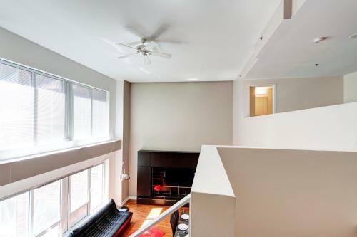 Palais-des-congr�s Furnished Apartments