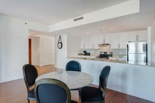 Palais-des-congr�s Furnished Apartments