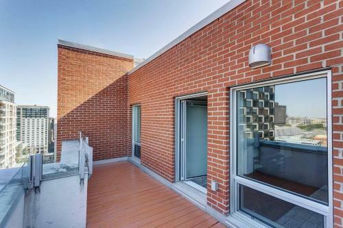 Palais-des-congr�s Furnished Apartments