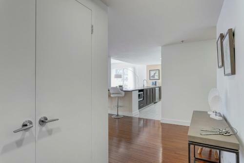 Palais-des-congr�s Furnished Apartments
