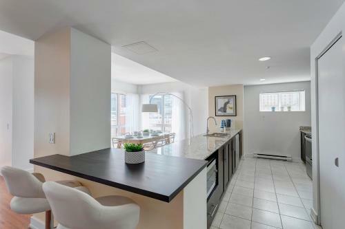 Palais-des-congr�s Furnished Apartments