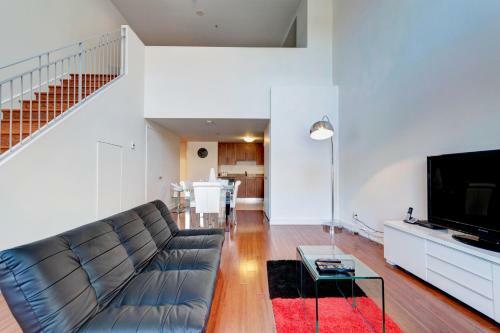Palais-des-congr�s Furnished Apartments