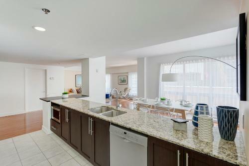 Palais-des-congr�s Furnished Apartments