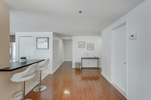 Palais-des-congr�s Furnished Apartments