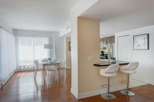 Palais-des-congr�s Furnished Apartments